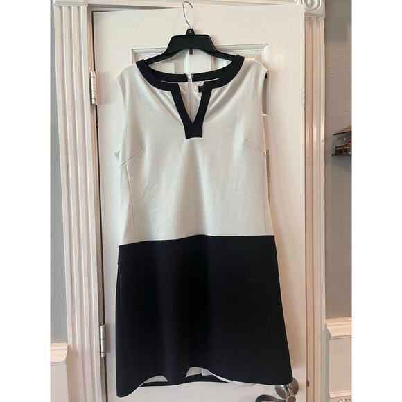 Tahari Dresses & Skirts - Tahari Arthur S Levine Black White Dress A-Line Women 14 Wedding Event Career